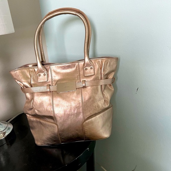 NWOT Calvin Klein gold metallic shoulder bag size large. - Picture 1 of 12
